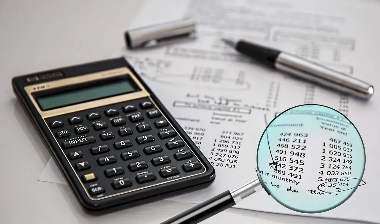 7. Reviewing Finances on a Regular Schedule (Image Credits: Pixabay)
