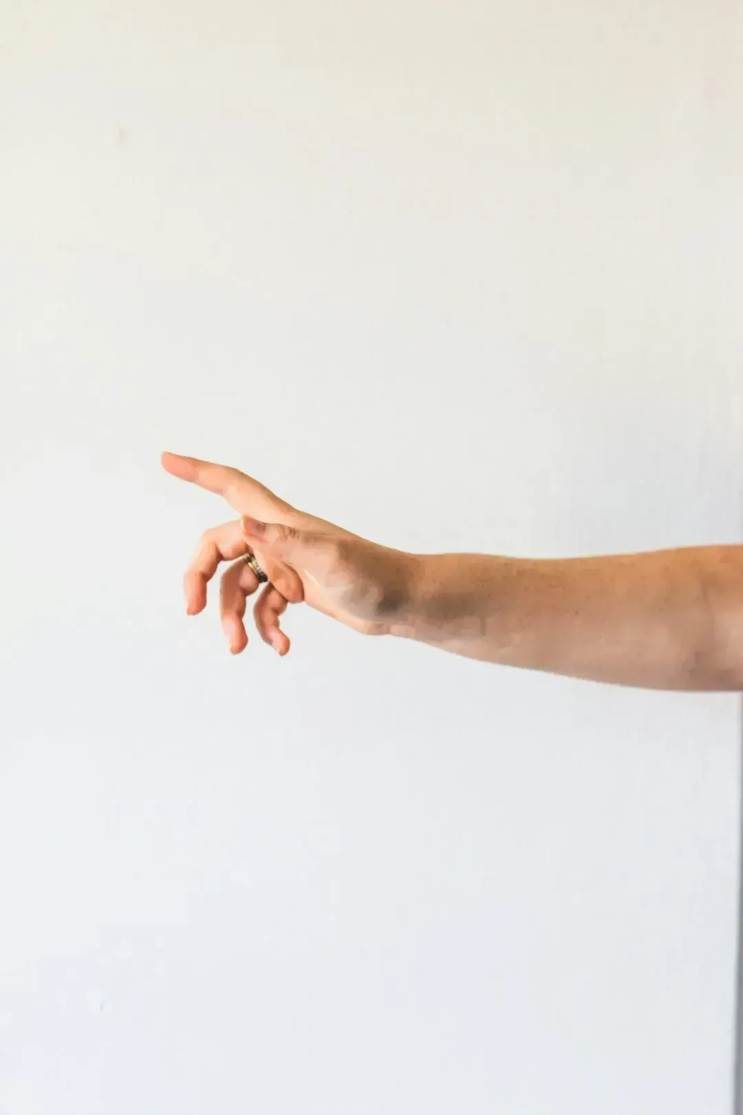 2. Responding With Contempt Instead of Disagreement (Image Credits: Unsplash)