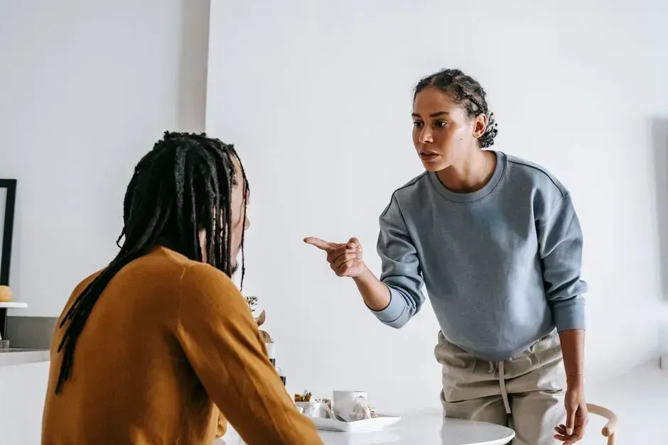 4. Getting Defensive Instead of Listening (Image Credits: Pexels)