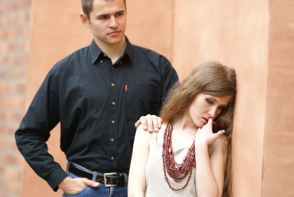 1. Stonewalling During Arguments (Image Credits: Pexels)
