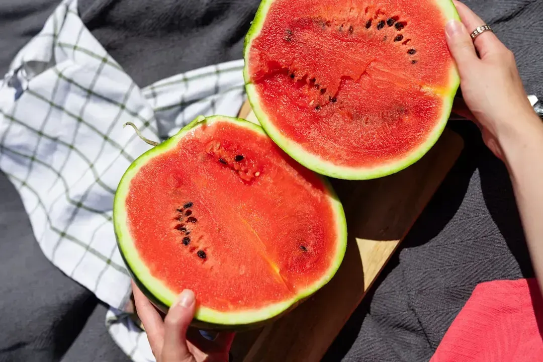 5. Letting food cool on the counter before refrigerating (Image Credits: Unsplash)