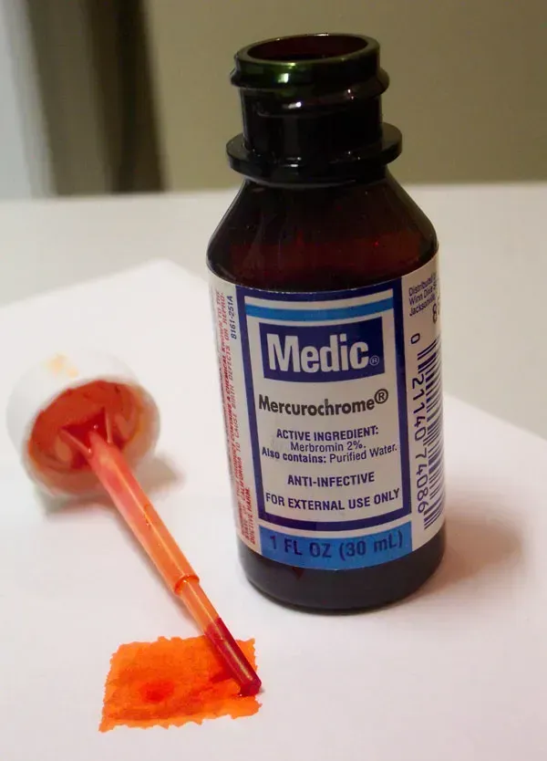 1. Mercurochrome and Merthiolate (Image Credits: CC BY-SA 2.5)