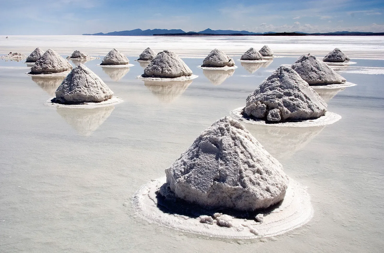 3. Salar de Uyuni, Bolivia - Tyremarks Across an Irreplaceable Surface (Photo taken by (Luca Galuzzi) * http://www.galuzzi.it, CC BY-SA 2.5)