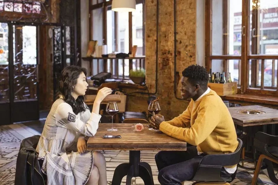 5. Avoiding Deep Conversation Early On (Image Credits: Pexels)
