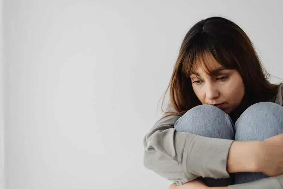 1. Inconsistent Emotional Availability From a Parent (Image Credits: Pexels)