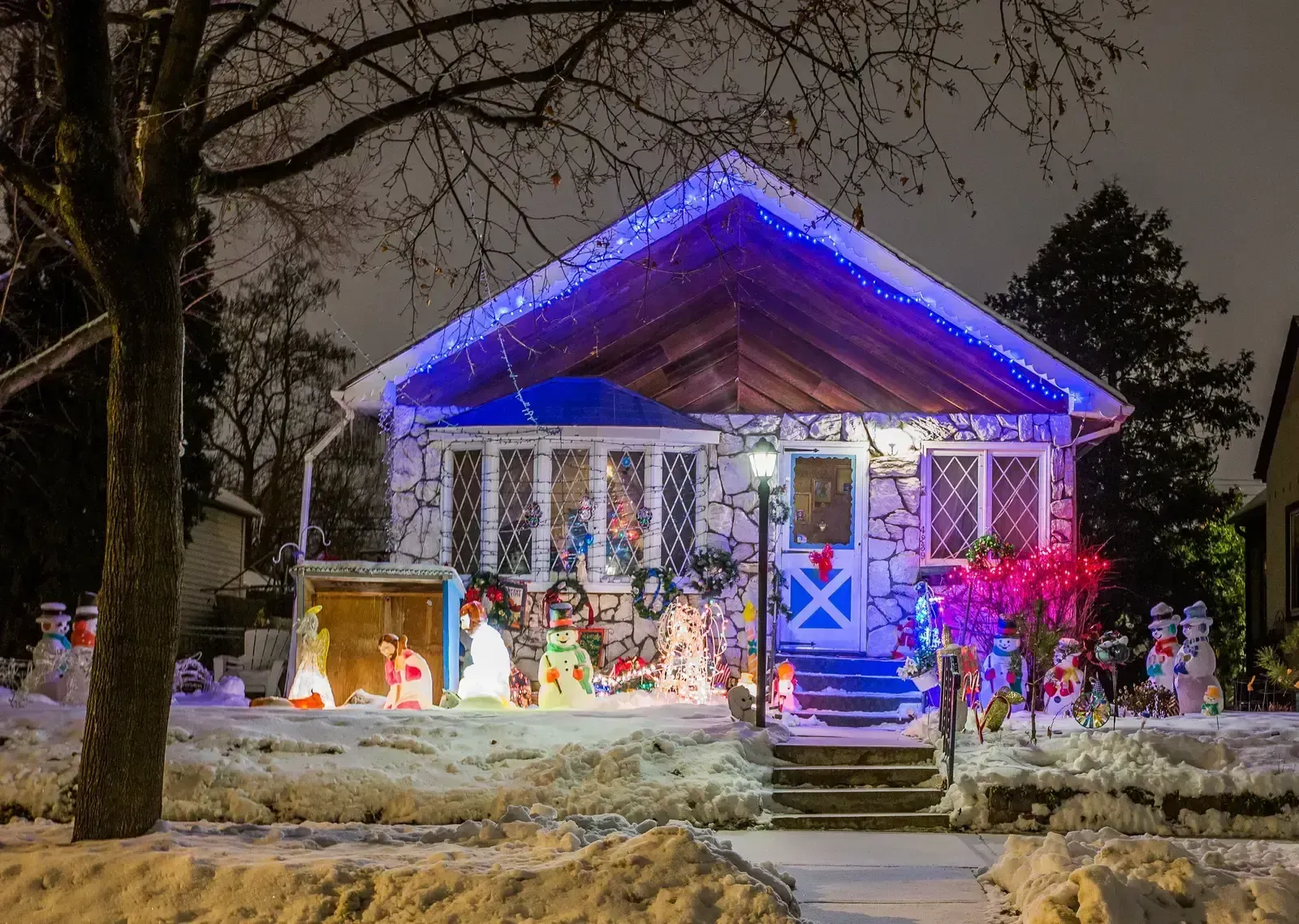 The Exterior Approach: Low Lines and Holiday Lights (Holiday Lights on Sheridan, CC BY-SA 2.0)