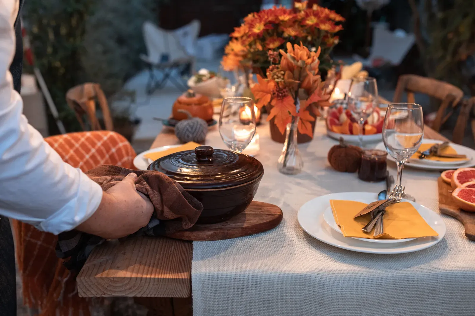 Thanksgiving With the In-Laws: 8 Hosting Habits Family Therapists Say ...