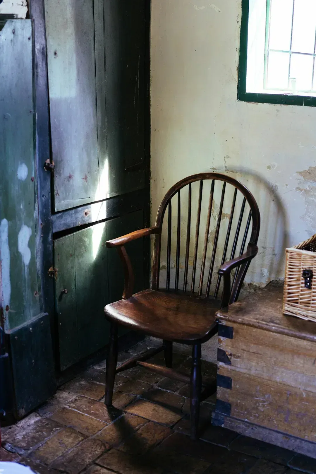 Windsor Chairs (Image Credits: Unsplash)