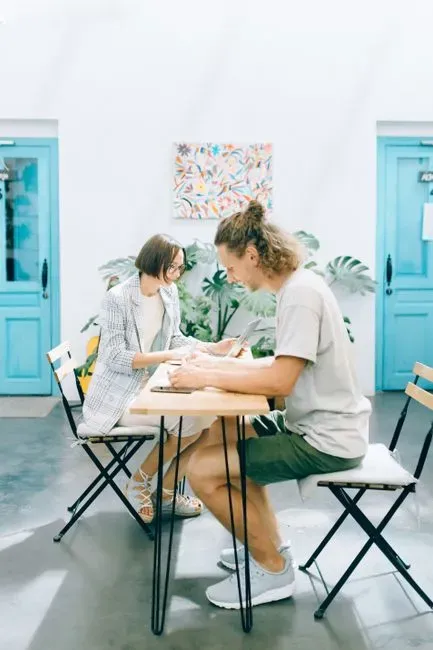 Coworking spaces are quietly becoming dating territory (Image Credits: Pexels)