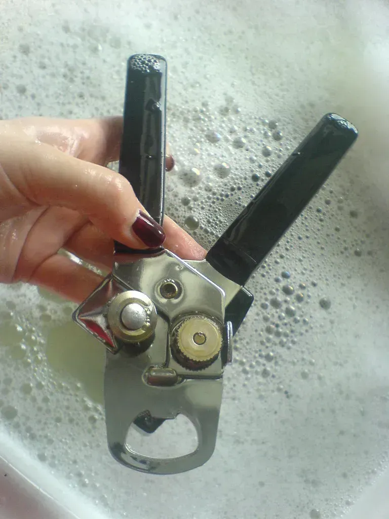 Can opener (Donna Nicholson Arnott, Flickr, CC BY 2.0)