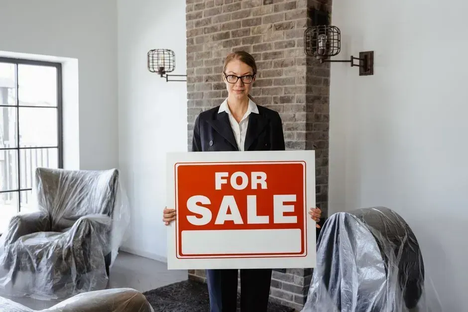6. Leaving a longtime home is an emotional process, not just a logistical one (Image Credits: Pexels)