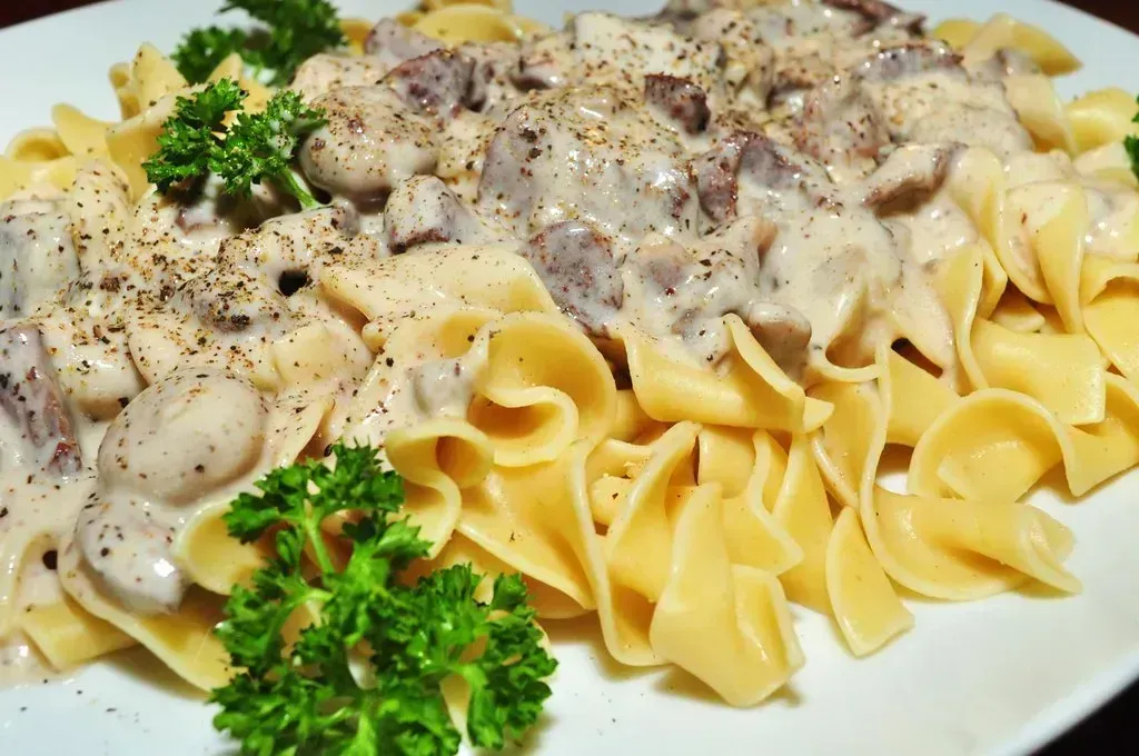 8. Beef Stroganoff (jeffreyw, Flickr, CC BY 2.0)