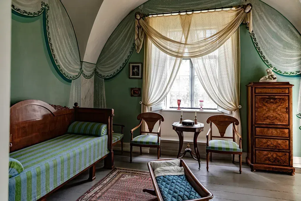 Biedermeier Furniture (Ninara, Flickr, CC BY 2.0)