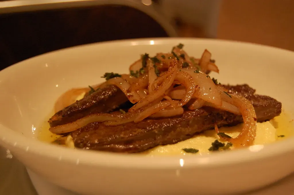 Liver and Onions (stu_spivack, Flickr, CC BY-SA 2.0)