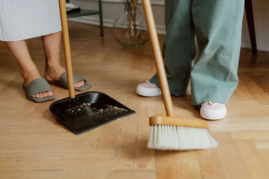 13. Taking care of small responsibilities without being asked (Image Credits: Pexels)
