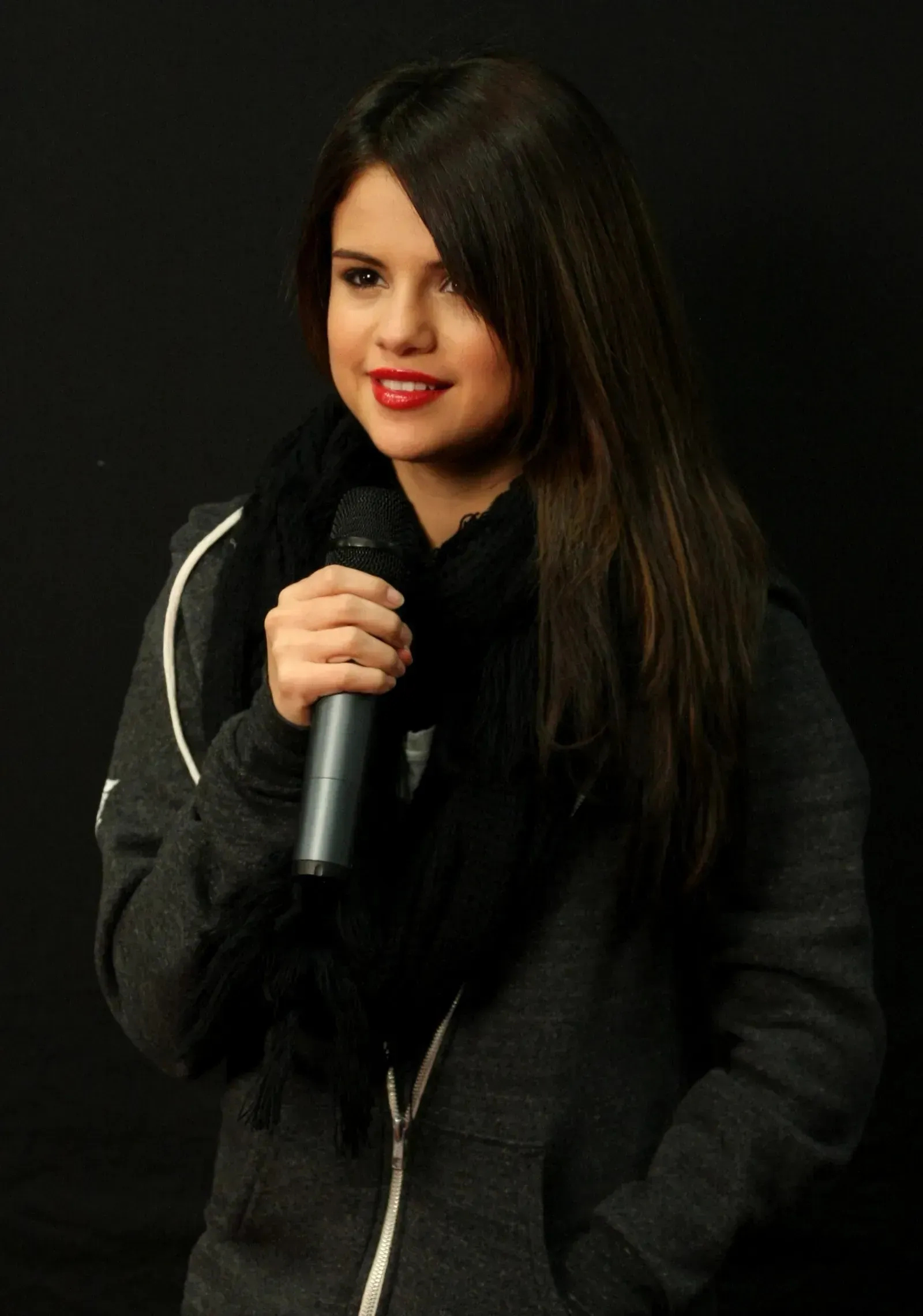 8. Selena Gomez and Justin Bieber (Image Credits: By Mikey Hennessy at https://www.flickr.com/photos/mikeyh, CC BY 3.0)