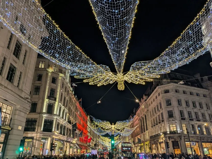 London: The Comfortable Gateway That Becomes a Trap (In the Best Way) (Image Credits: Pexels)