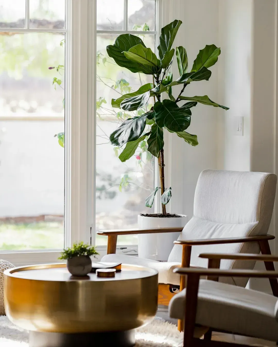 The Living Room: Proportions That Still Hold (Image Credits: Unsplash)