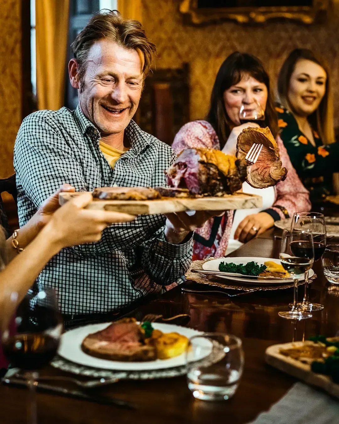 Waiting for the Hostess Before Touching Anything (Image Credits: Unsplash)