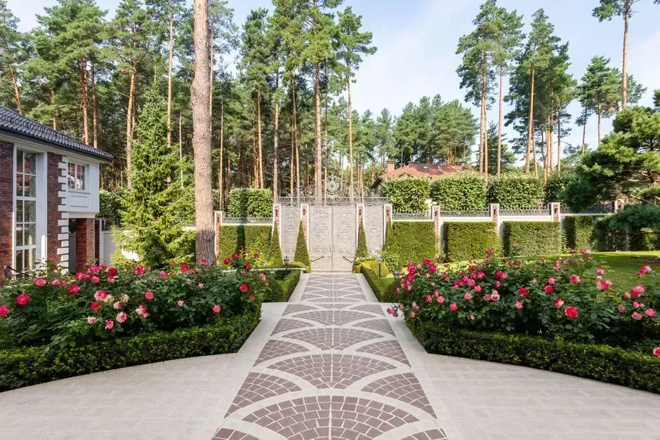 5. High-maintenance landscaped yards (Image Credits: Pexels)