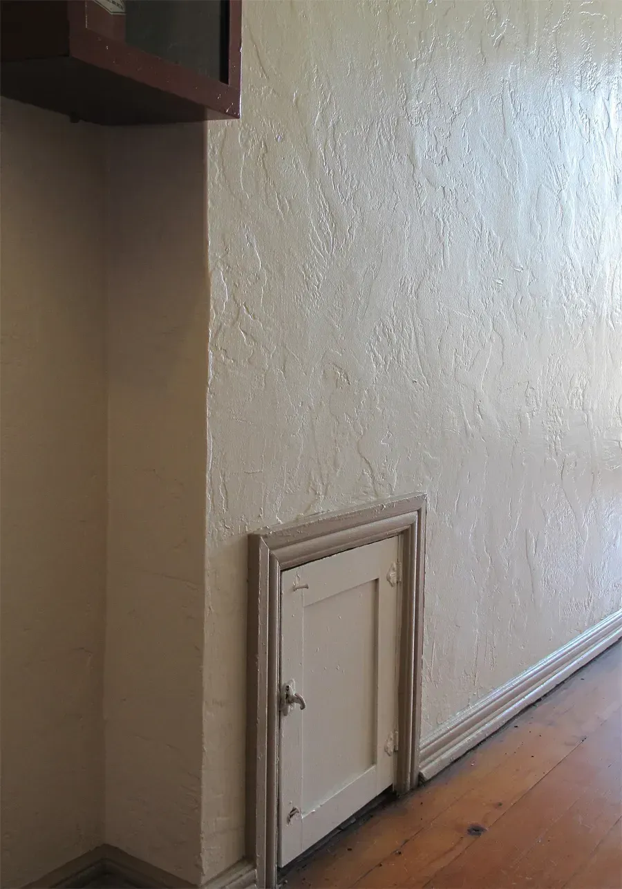 A Milk Door or Coal Chute Built Into an Exterior Wall (Image Credits: Self-photographed, CC BY-SA 3.0)