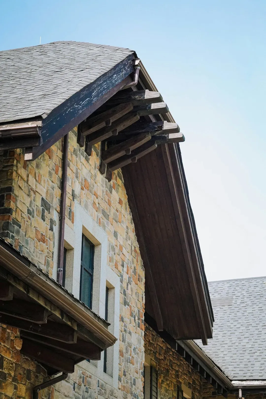7. Deep roof overhangs (Image Credits: Unsplash)