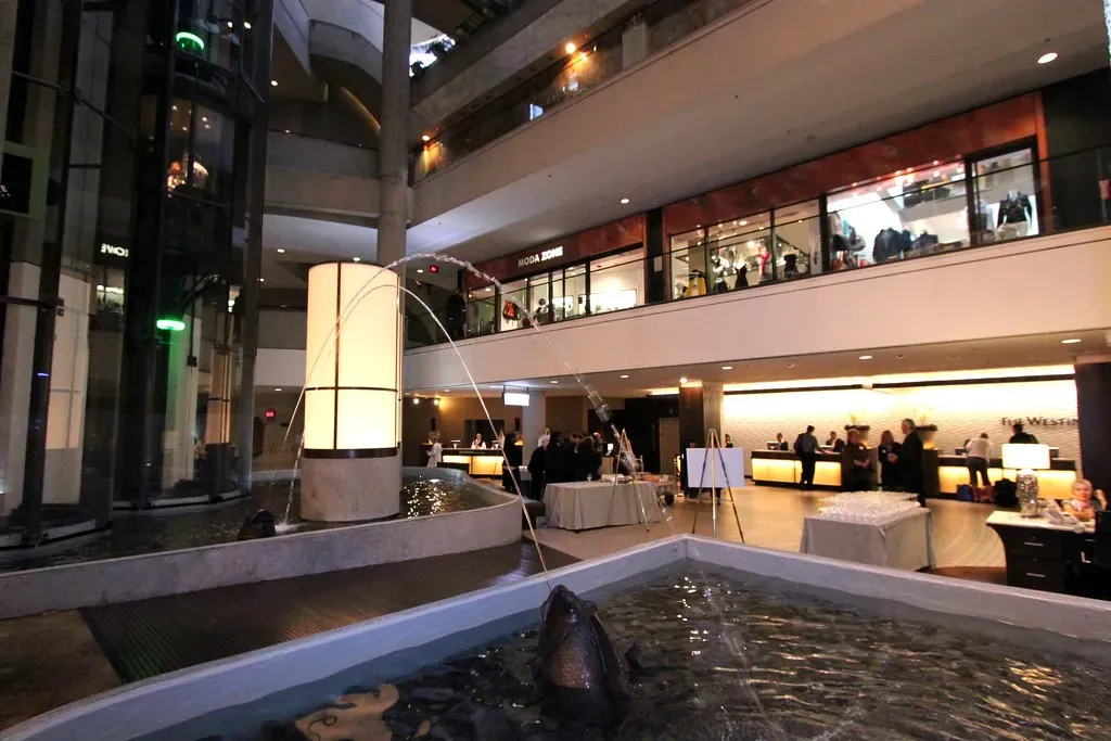 What not to do at the front desk (Thank You (25 Millions ) views, Flickr, CC BY 2.0)