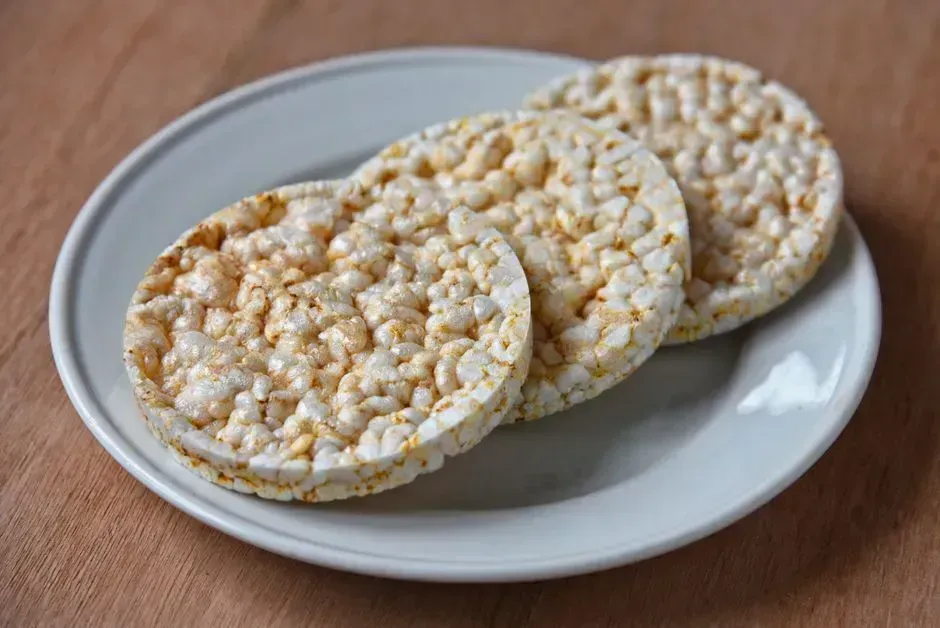 Plain rice cakes (Image Credits: Pexels)