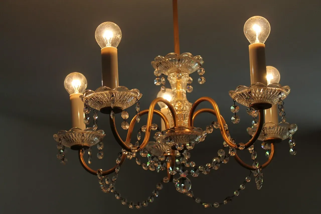 9. Antique Lighting Fixtures (Image Credits: Pixabay)