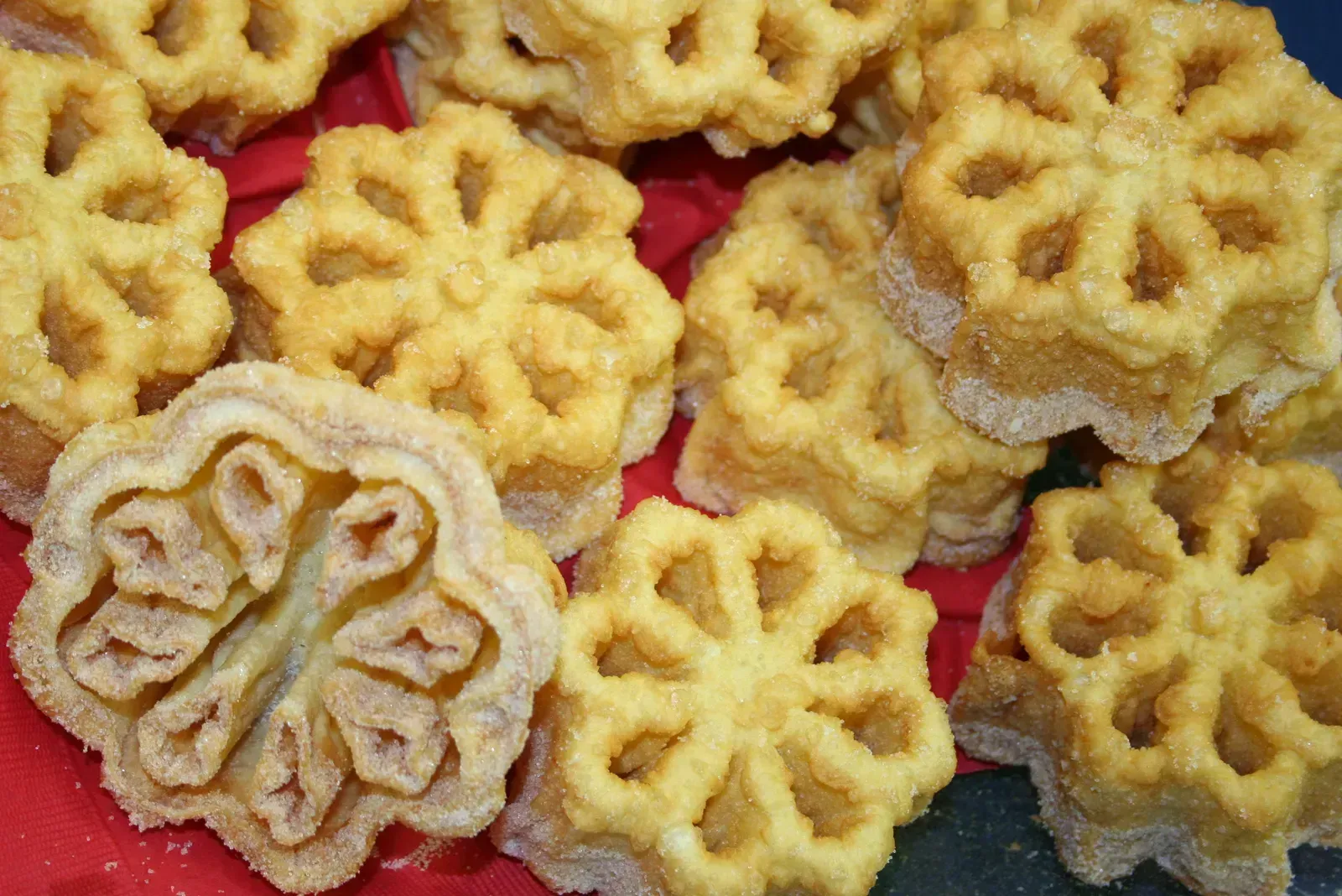 4. Fried Rosettes (By Jonathunder, CC BY-SA 3.0)