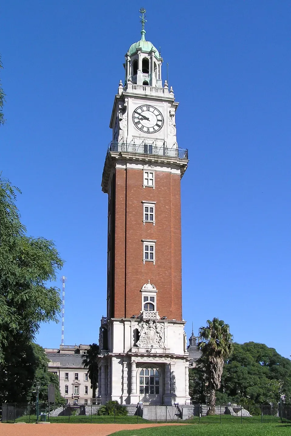 5. Buenos Aires, Argentina (By Torre_Monumental_(Buenos_Aires).jpg: Mr. Tickle
uploaded and derivative work: MrPanyGoff, CC BY 2.5)