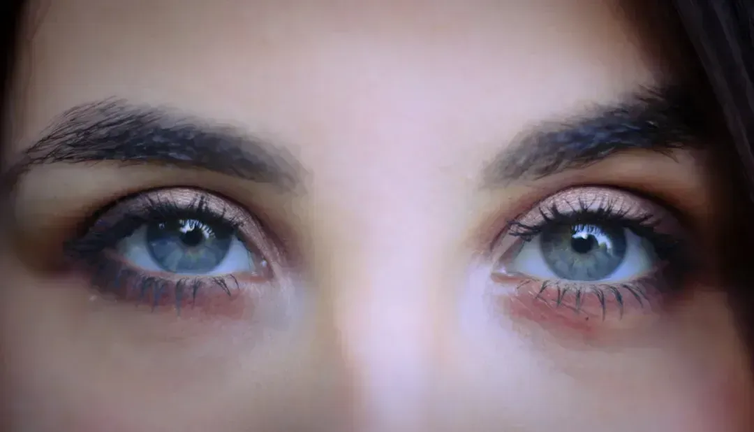 5. Making Consistent Eye Contact (Image Credits: Unsplash)