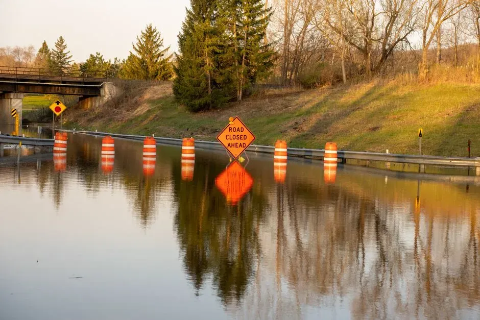 5. Inland neighborhoods that feel safe but carry hidden flood risk (Image Credits: Pexels)