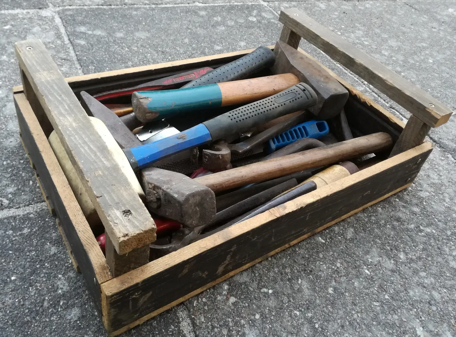 1. The manual toolbox passed down from a father or grandfather (By Ctsu, CC BY-SA 4.0)