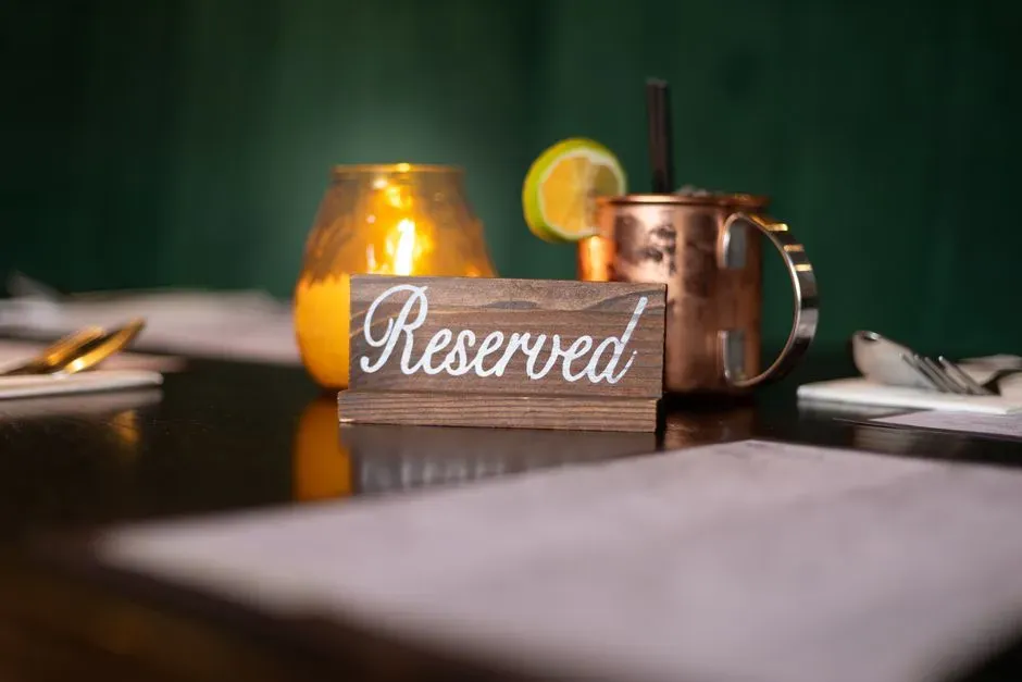 The Broader Picture: Reservation Etiquette Is a Two-Way Agreement (Image Credits: Pexels)