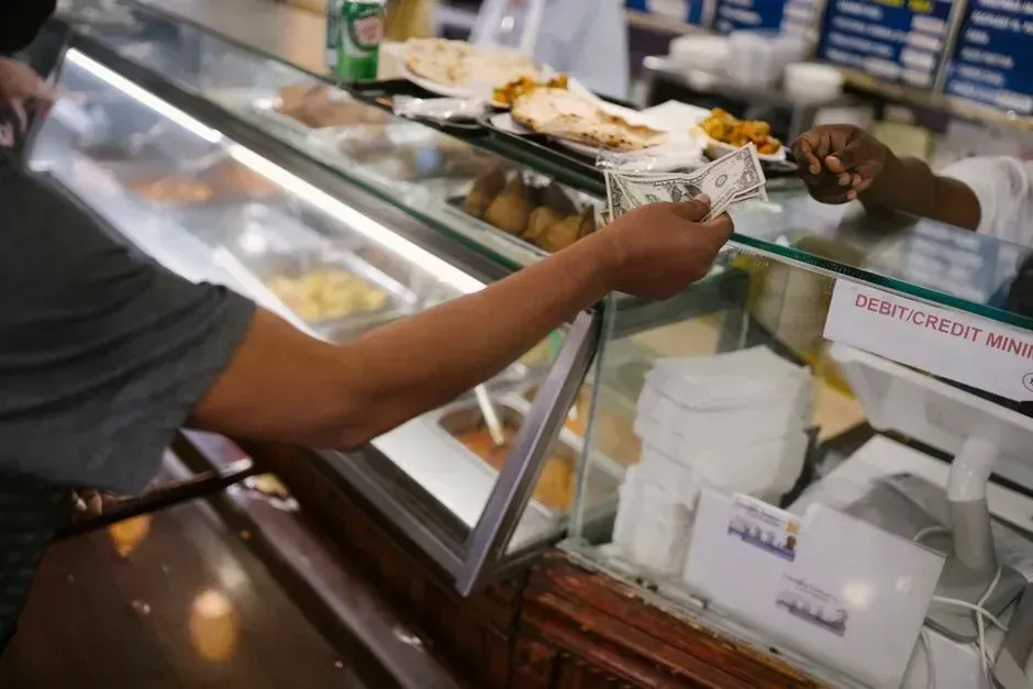 2. Cash still rules at many clam shacks (Image Credits: Pexels)
