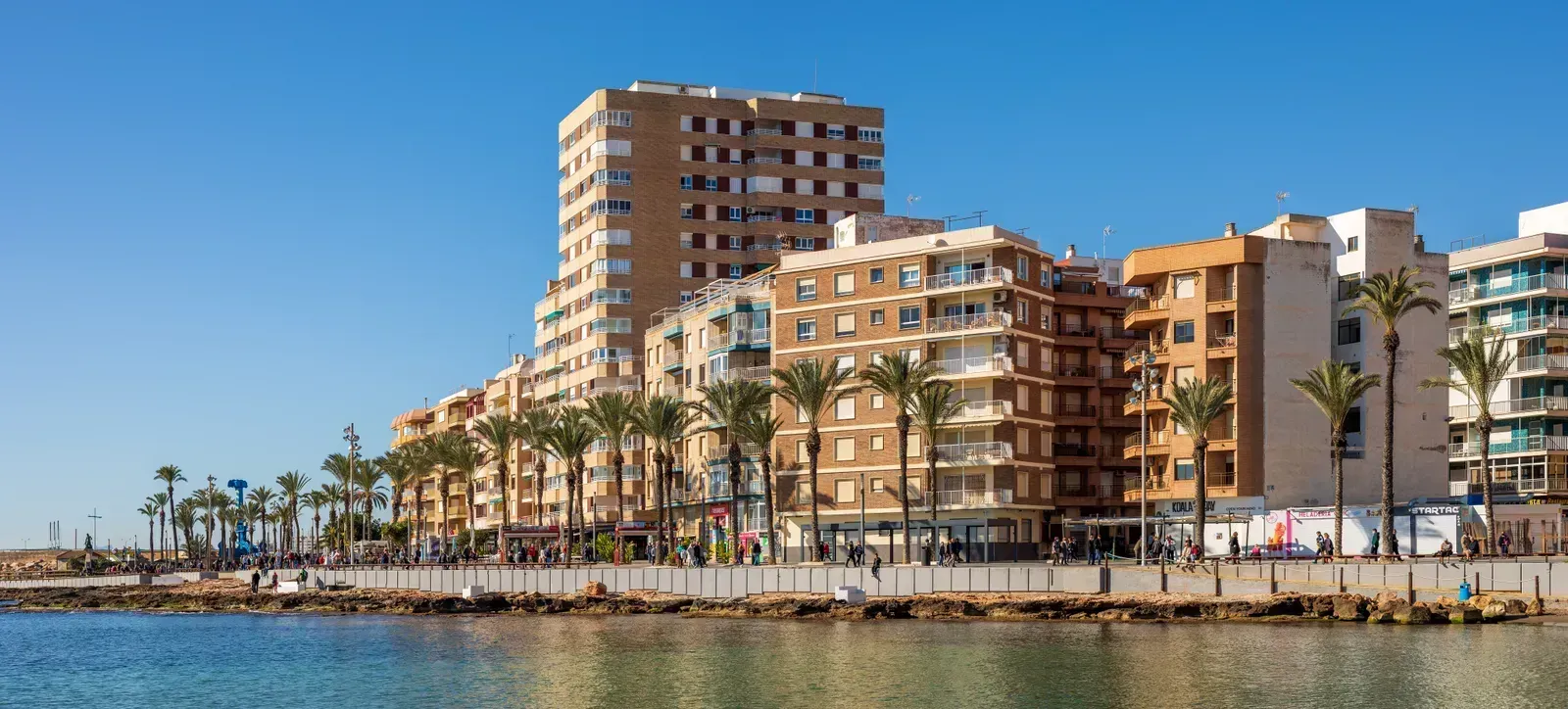 Alicante, Spain (By Ximonic (Simo Räsänen), CC BY-SA 4.0)