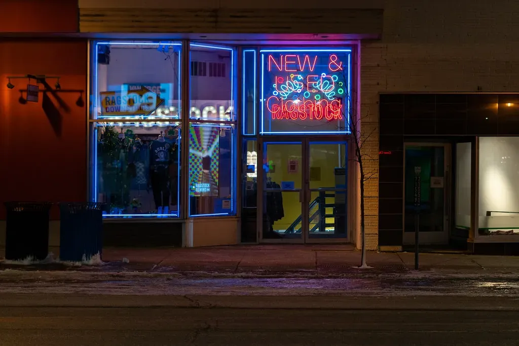 6. The Mix and Upkeep of Nearby Commercial Storefronts (Chad Davis., Flickr, CC BY 2.0)