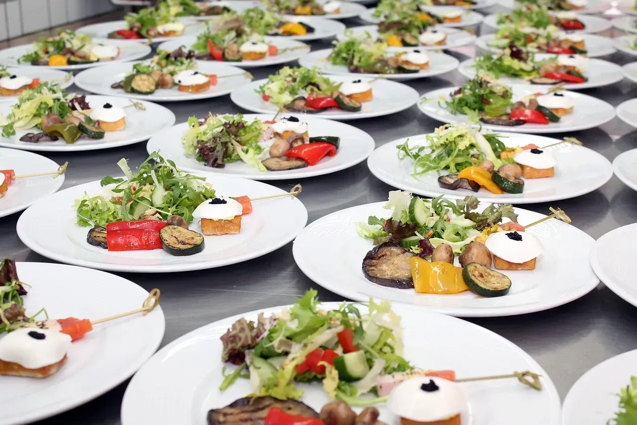 2. Bringing Back a Dirty Plate for More Food (Image Credits: Pixabay)