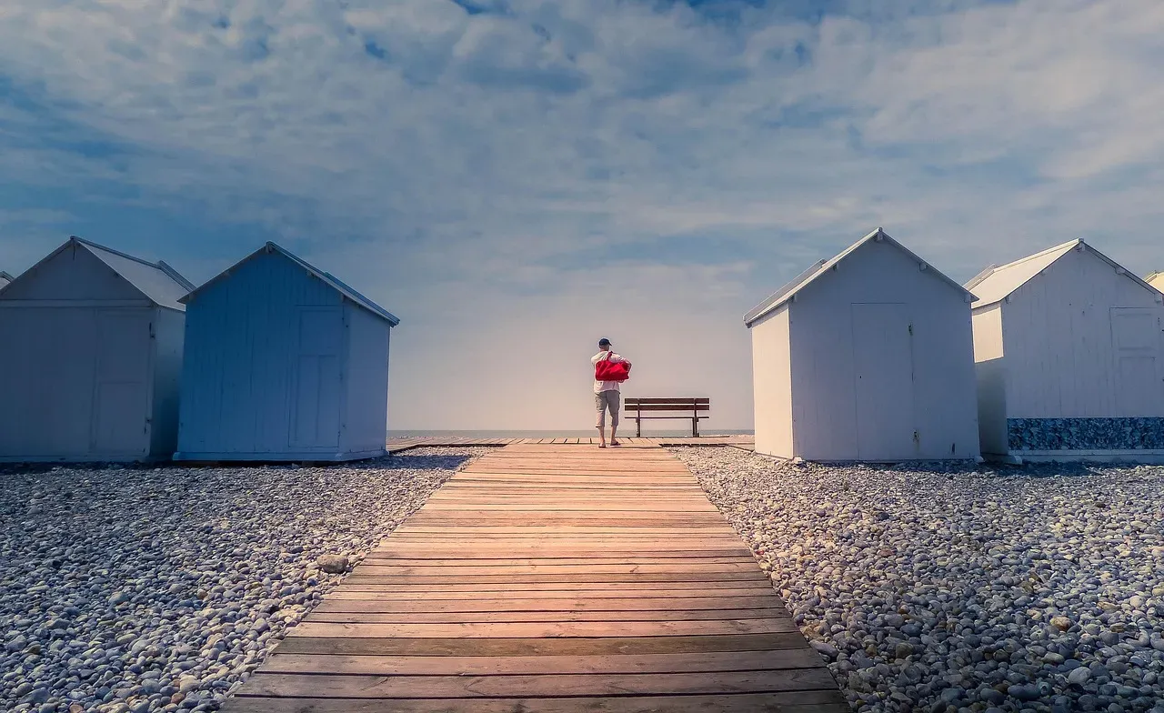 Steps From the Beach (Image Credits: Pixabay)