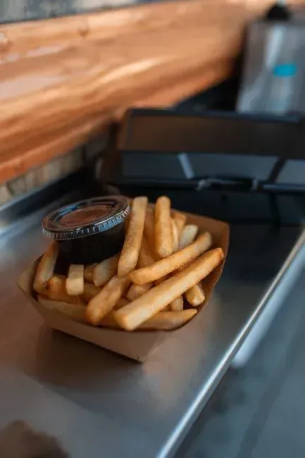 France: no vending machines, no full-time fries, no exceptions (Image Credits: Pexels)