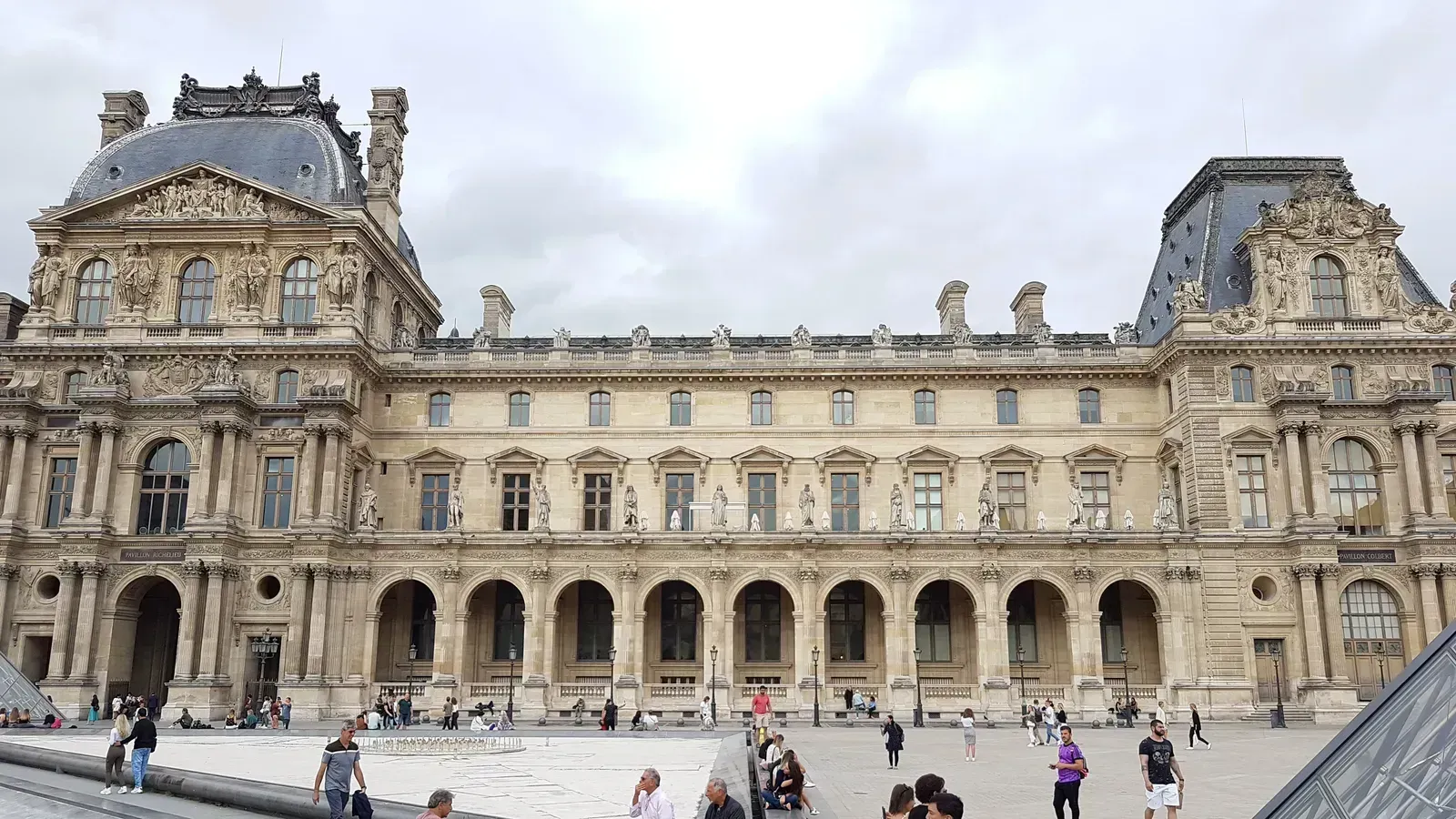 1. The Louvre, Paris (By Ricardalovesmonuments, CC BY-SA 4.0)
