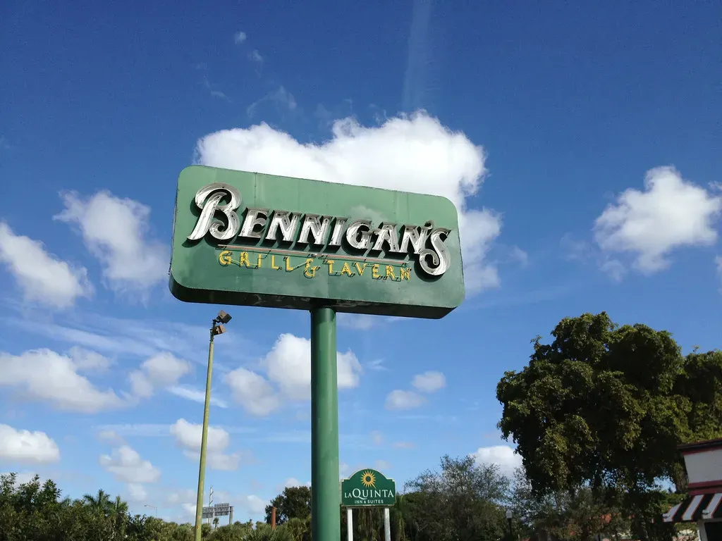 Bennigan's (Phillip Pessar, Flickr, CC BY 2.0)