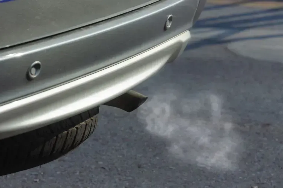 1. A cloud of blue or white smoke from the tailpipe (Image Credits: Pexels)