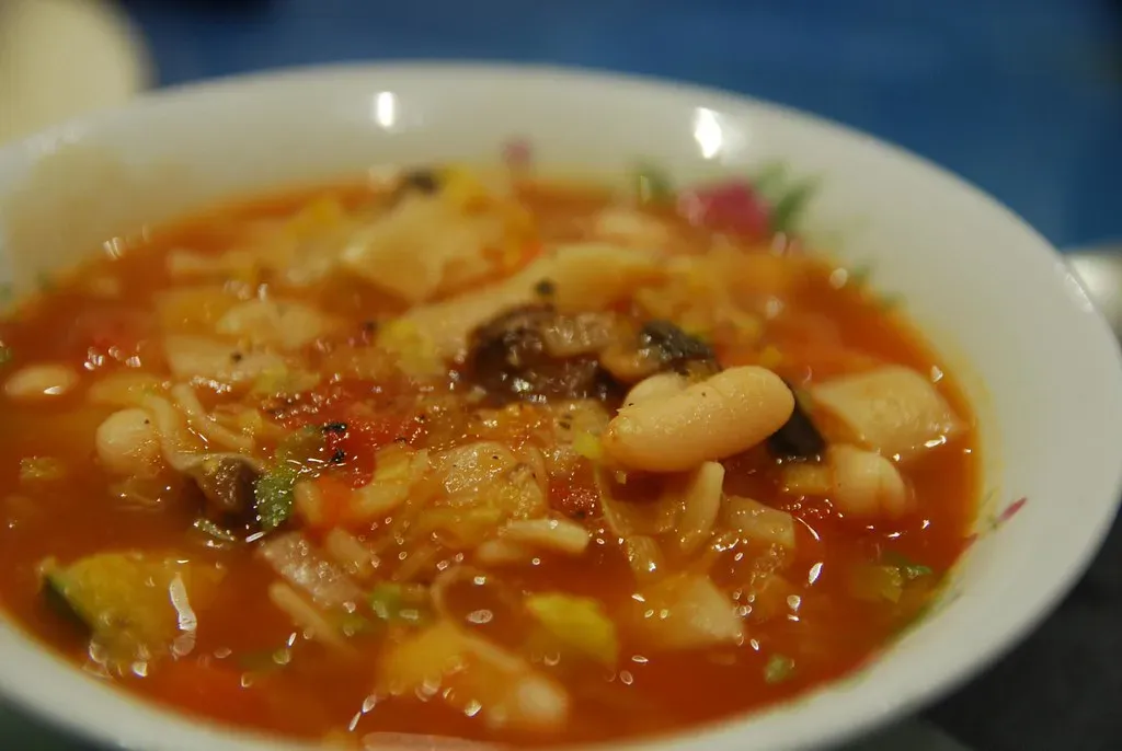 White Bean and Kale Soup (avlxyz, Flickr, CC BY-SA 2.0)