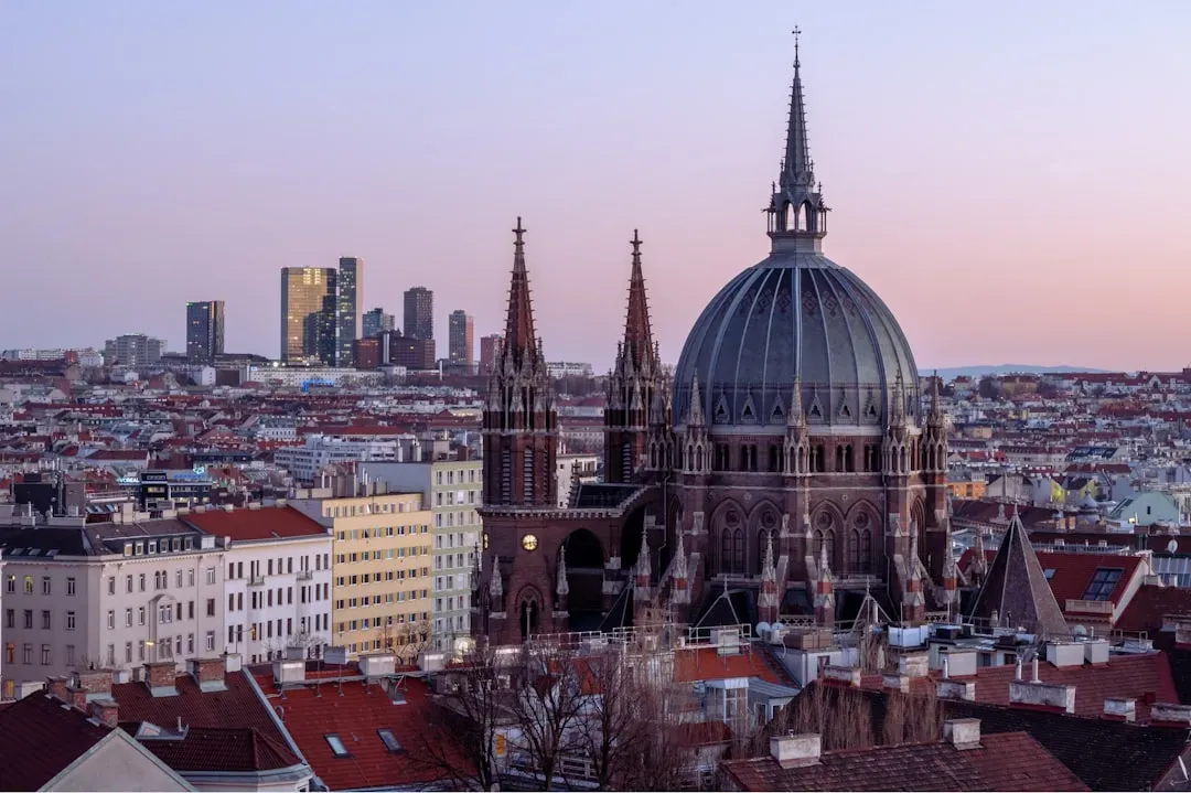 Austria: stability in the heart of Europe (Image Credits: Unsplash)