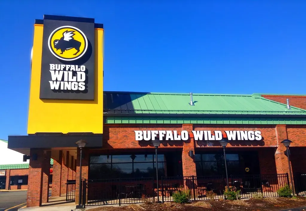 8. Buffalo Wild Wings: Expensive Wings and Even Costlier Service Failures (JeepersMedia, Flickr, CC BY 2.0)