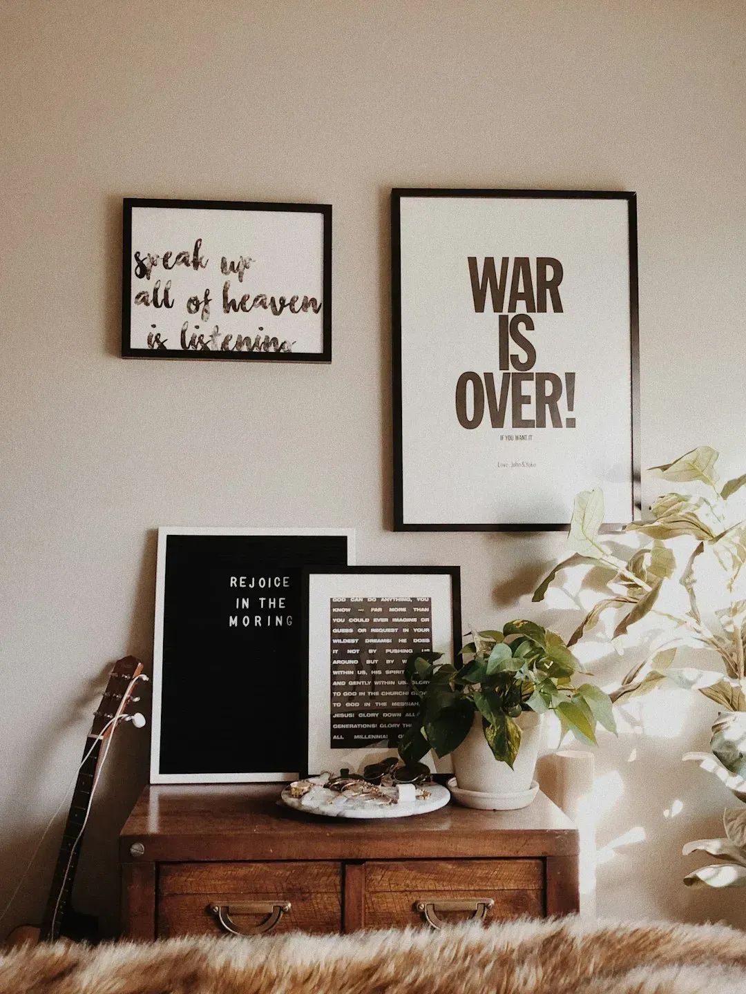 6. Word art and script wall decor (Image Credits: Unsplash)
