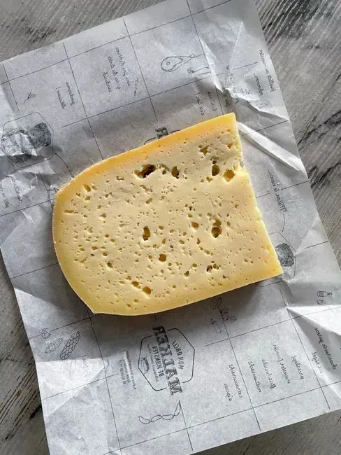 Purpose-built cheese paper versus ordinary wax paper (Image Credits: Pexels)