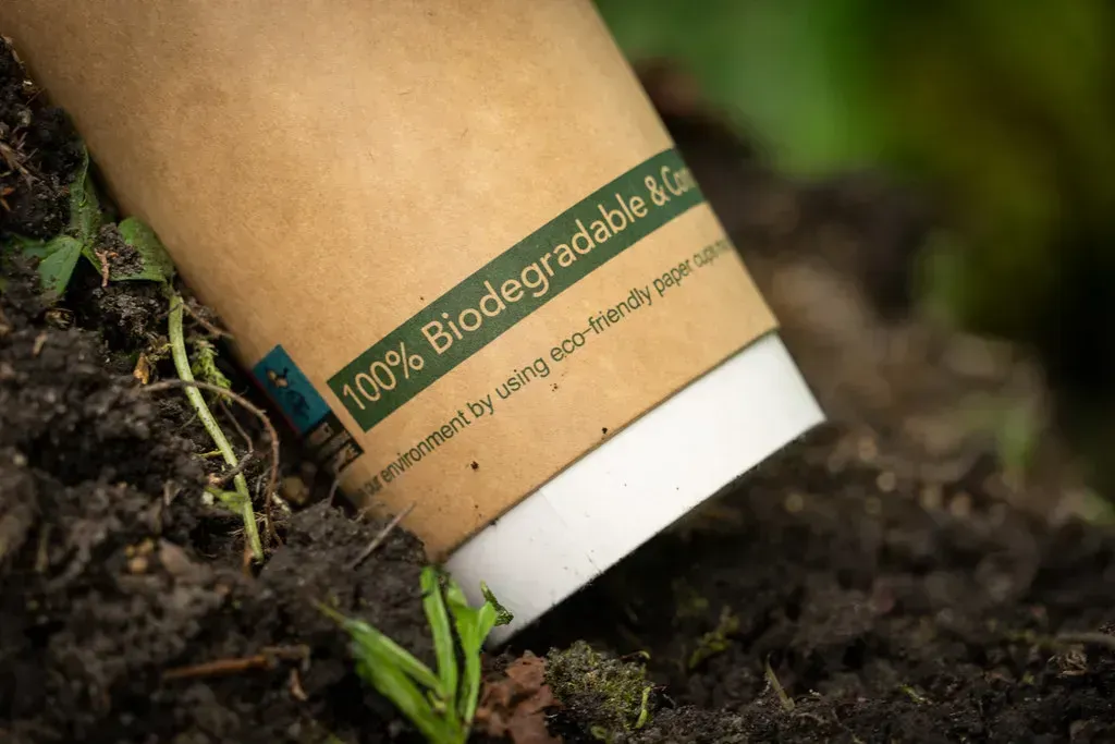 Starbucks Makes Its Move With Compostable Cups (The Bag N Box Man LTD, Flickr, CC BY 2.0)